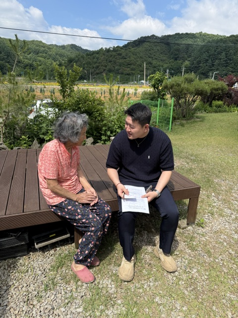 sh6993's tweet photo. 괴산군, 고유가 피해지원금 ˙찾아가는 신청˙ 집중 추진 (출처 : 괴산조아 | https://t.co/jTz3CE99DN 블로그) https://t.co/1T7tk1v5T9 https://t.co/WUb5a5ZSGn