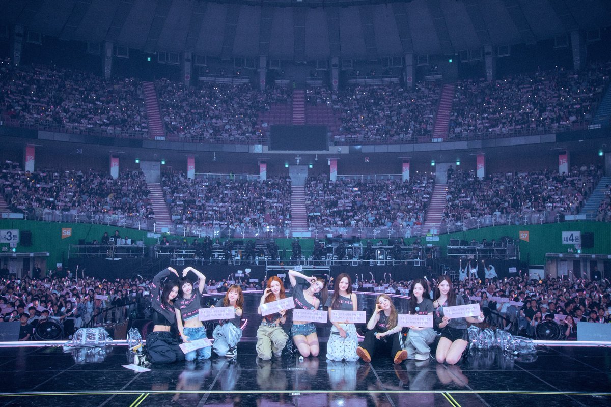 ioi_10th's tweet photo. 𝟐𝟎𝟐𝟔 𝐈.𝐎.𝐈 𝐂𝐨𝐧𝐜𝐞𝐫𝐭 𝐓𝐨𝐮𝐫: 𝐋𝐎𝐎𝐏 𝐢𝐧 𝐒𝐄𝐎𝐔𝐋

#아이오아이 #IOI #LOOP 
#IOICONCERTTOUR_LOOP_IN_SEOUL https://t.co/7E3HQf61qT