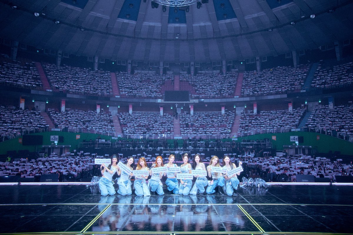 ioi_10th's tweet photo. 𝟐𝟎𝟐𝟔 𝐈.𝐎.𝐈 𝐂𝐨𝐧𝐜𝐞𝐫𝐭 𝐓𝐨𝐮𝐫: 𝐋𝐎𝐎𝐏 𝐢𝐧 𝐒𝐄𝐎𝐔𝐋

#아이오아이 #IOI #LOOP 
#IOICONCERTTOUR_LOOP_IN_SEOUL https://t.co/7E3HQf61qT
