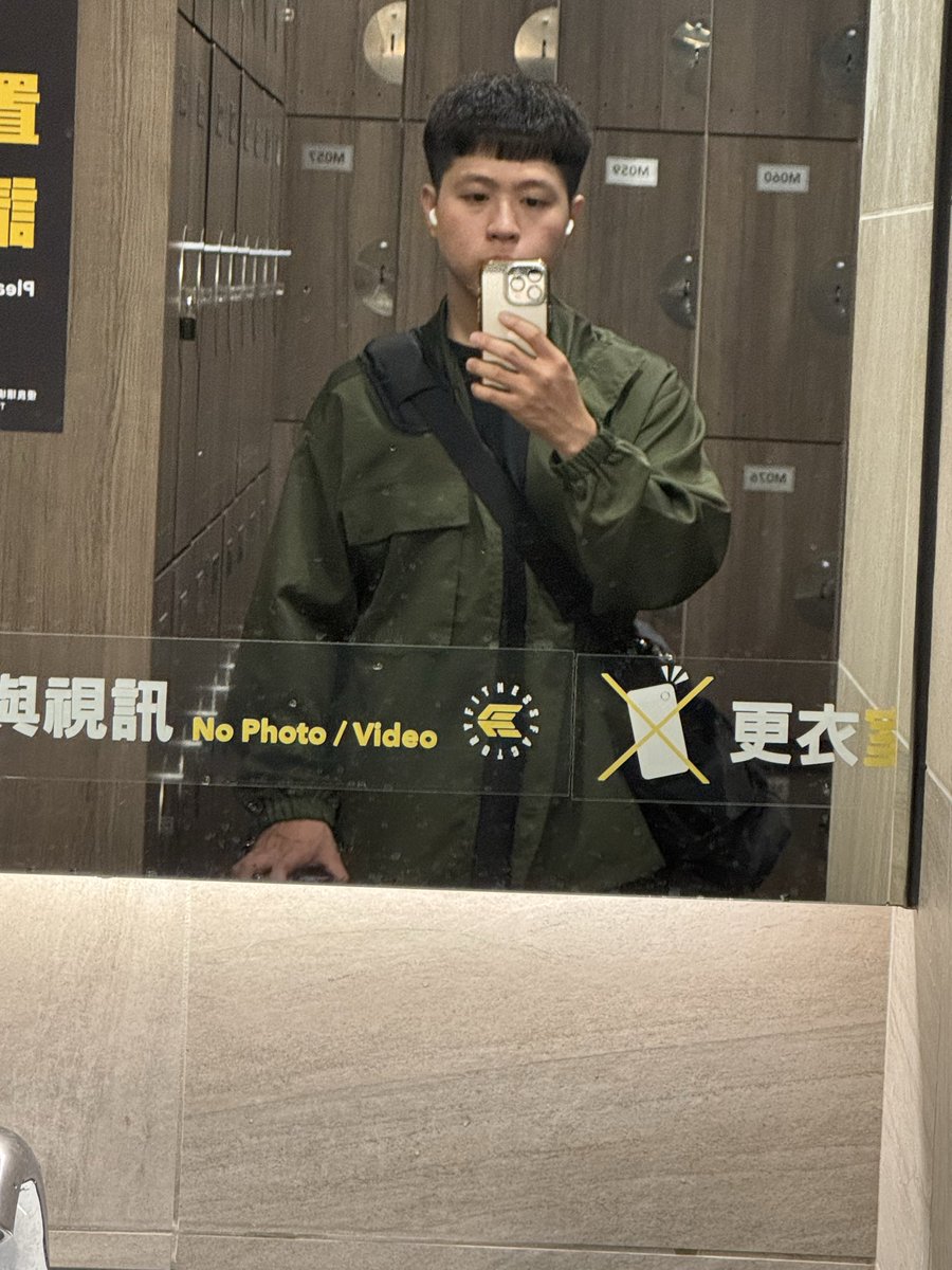 Raz_boxing_king's tweet photo. 下雨天沒地方去 https://t.co/TZcAVBXbQg