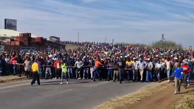 visse_ss's tweet photo. So according to the ANC, EFF leaders, self-proclaimed intellectuals, and paid political experts, all these millions of ordinary South Africans are supposedly confused and irrational ..; while politicians are the only ones who know what's best?

The public is always wrong?

The voters are misinformed, and politicians are somehow always right. Is that really the argument?

Everyone is wrong except them?
