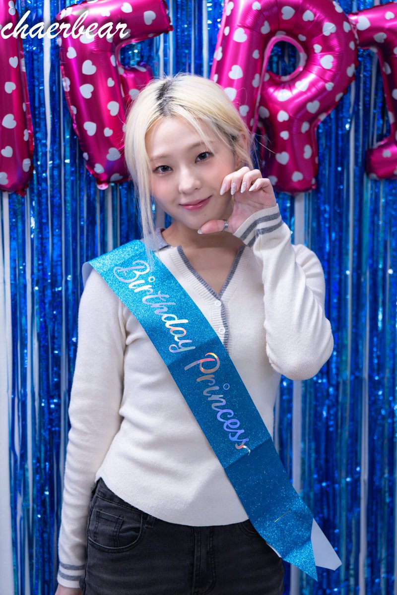 chaerbear331's tweet photo. 260331 해피 채린 데이 <3

  #CHAERIN_LAND #채린_랜드 #CHAERIN #채린 #ICHILLIN #아이칠린 https://t.co/FHfbhduO4f