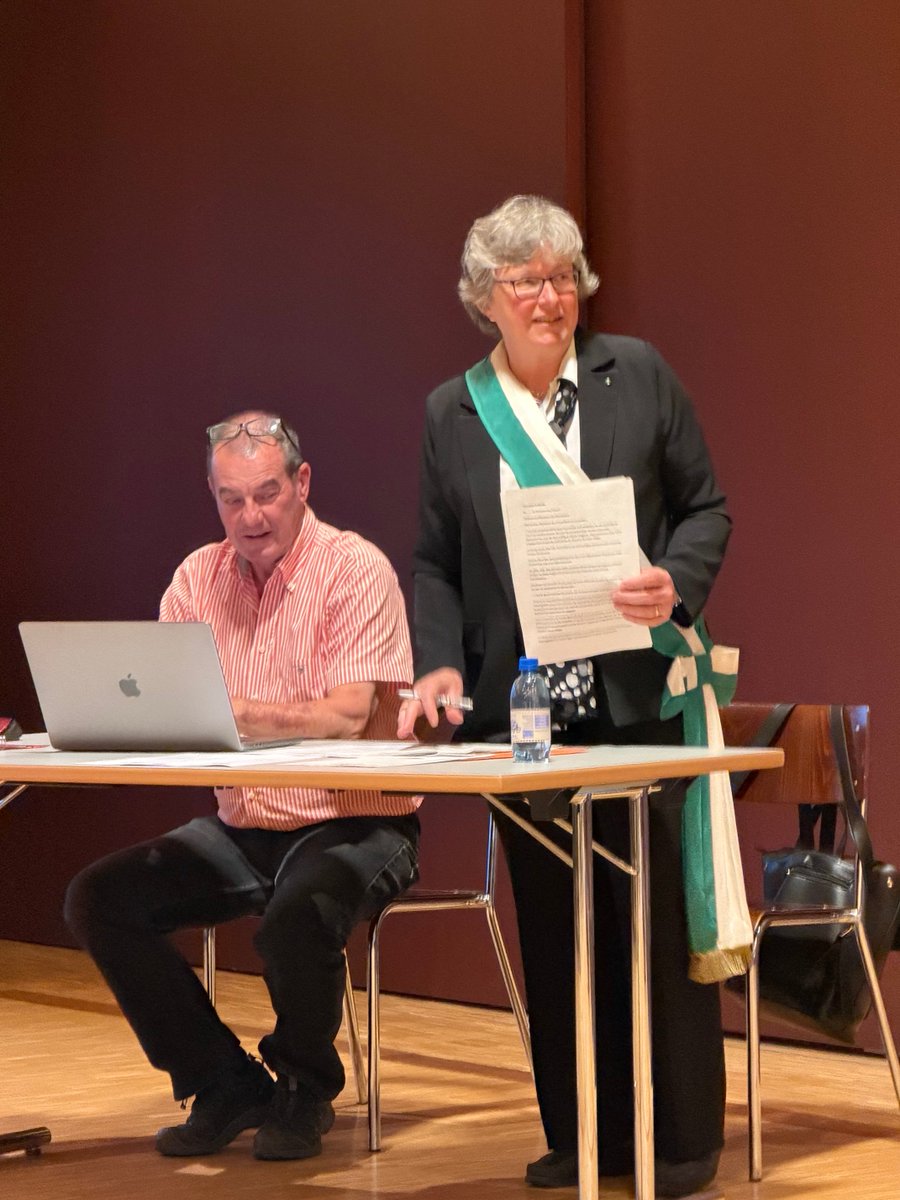 gerhardpc7's tweet photo. Installation des autorités communales de Duillier pour la législature 2026-2031, sous la présidence de Mme. Chantal Turin, Préfet https://t.co/ps5VXpJyW3