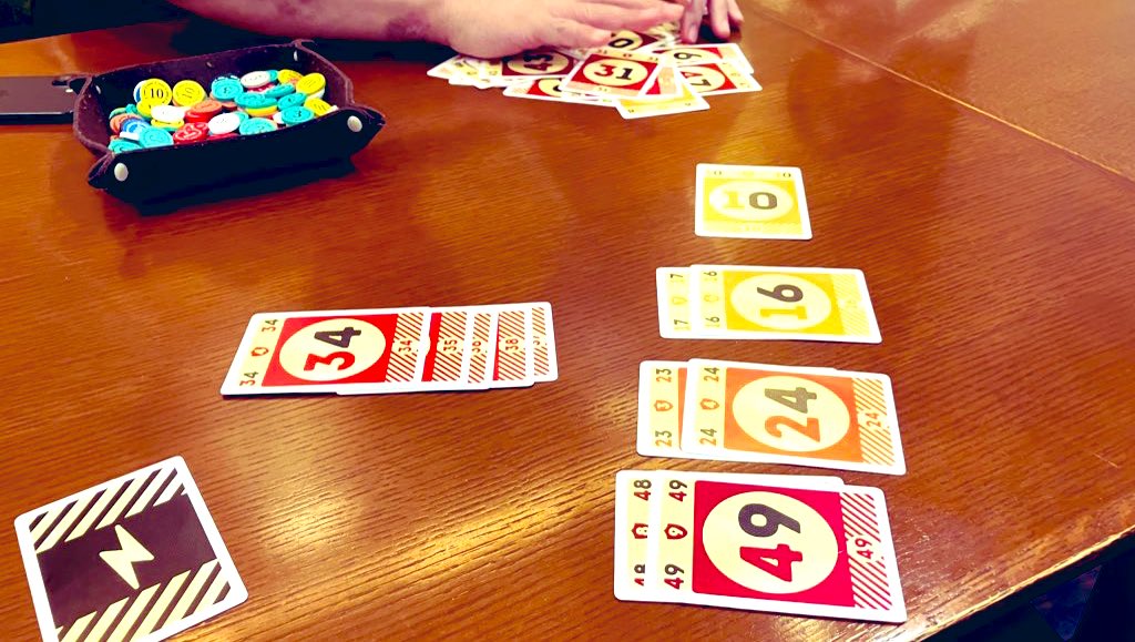 nIo_oIni's tweet photo. ブレスピ、14時からオープン！

遊べば遊ぶほど面白さがわかるゲーム、
それがデンジャー。
こんなにカードを集めたのに、結果は0点。
悔しくてまた遊びたくなってしまう魔力がありますよ。
ぜひ、みなさんもこの面白さを体験してみてくださいね。

#ブレスピ ＃デンジャー https://t.co/nO4JytxeNu