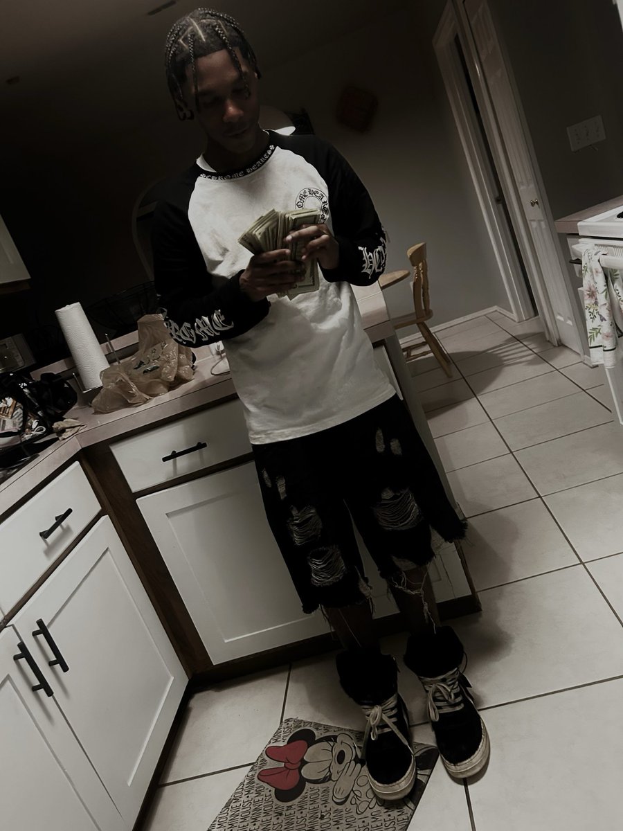 Str8Draco's tweet photo. REUPLOAD (05-09-26) | knew i was gon be here sum day wit da paper plates✨ , now my paper good💸💕++ (AFTER @rollingloud DAY 2🔥) #fyp #chromeheart #rickowens #explorepage #rollingloud #outfit #orlando #florida #Str8Draco #instagram https://t.co/wfiIWSKTYH