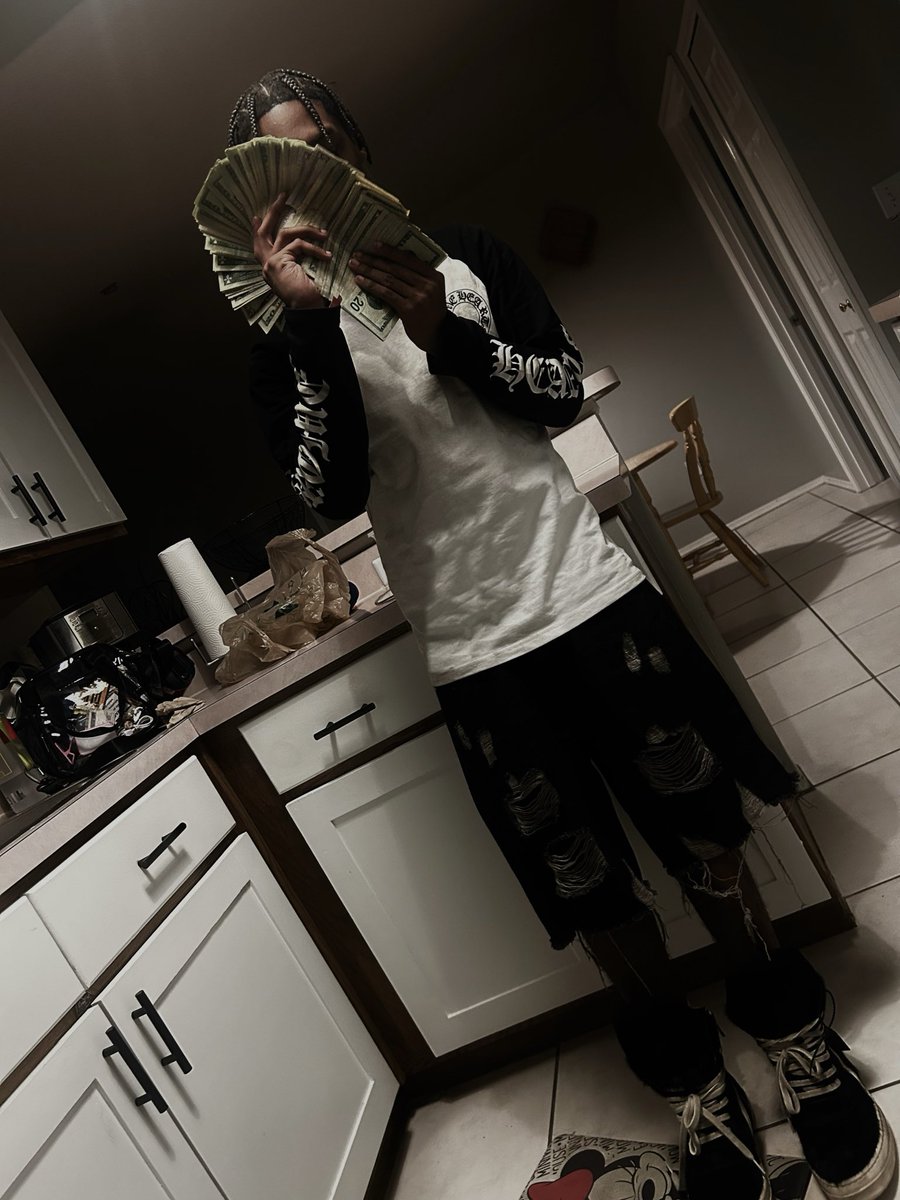 Str8Draco's tweet photo. REUPLOAD (05-09-26) | knew i was gon be here sum day wit da paper plates✨ , now my paper good💸💕++ (AFTER @rollingloud DAY 2🔥) #fyp #chromeheart #rickowens #explorepage #rollingloud #outfit #orlando #florida #Str8Draco #instagram https://t.co/wfiIWSKTYH