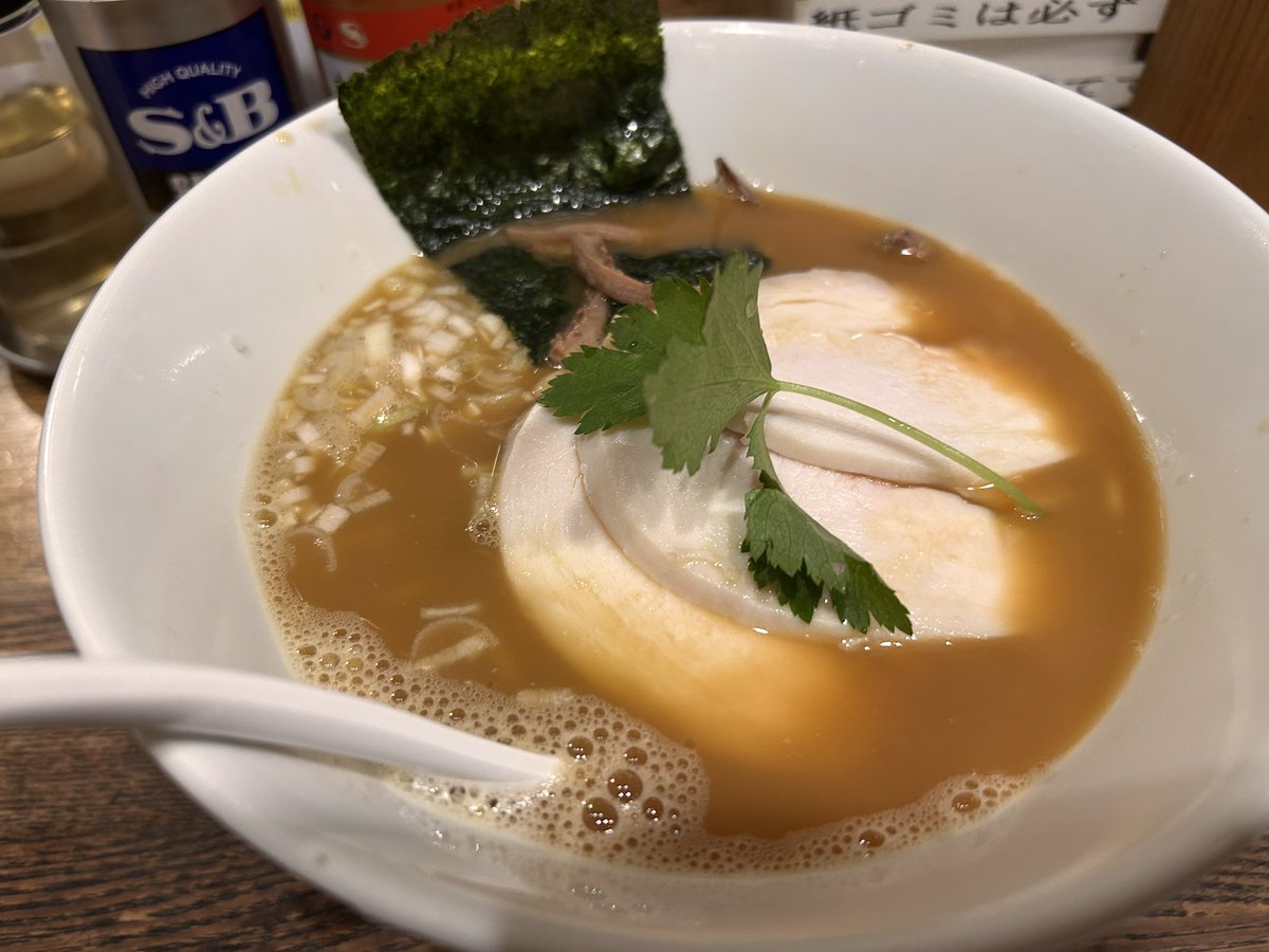 video3000's tweet photo. この奥に美味しいラーメン屋さんがあるなんて気付けないって‼️ https://t.co/ym9uTkBaJN