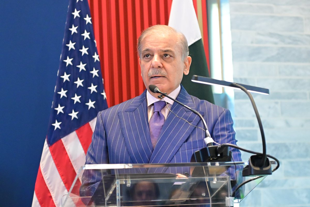 PMLNPunjabPk's tweet photo. Prime Minister Muhammad Shehbaz Sharif addresses at a ceremony of celebrations of 250th Independence day of the United States of America. https://t.co/NnUzJDS0wx