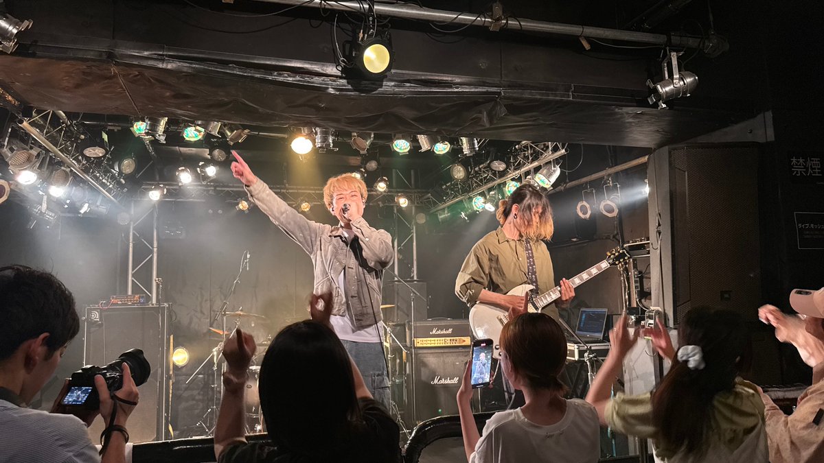kichobee's tweet photo. LIVE HOUSE Queblick

MixBox

神谷優馬 (Neon Trip)
アダムとイヴ
衝撃ZELOSTOIC
ことりの唄
theArdbeg

Neon Trip の優馬さん目当てで行ったけど、みんなめっちゃよかった！！
. https://t.co/pzhKzG2CaE