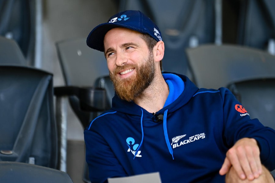 cricbinge's tweet photo. "Yeah it probably is, eh? And you're delaying my lunch."
Kane Williamson on his final Lord's Test. 😂
9,497 runs. 33 hundreds. WTC winner. One of the greats saying goodbye. 💔
#Williamson #ENGvNZ https://t.co/mqdhMpqLqs