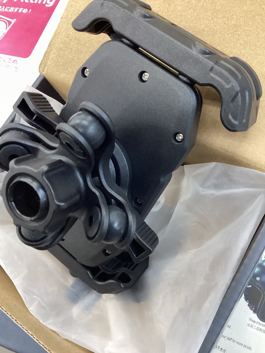 AdachiNaps's tweet photo. 💖近日入荷予定アイテム紹介💖
#カエディア の「スライドロック / Airアブソーバー KDR-M28CJ」が入荷決定、ただいま予約を受付中です😈
人気すぎて納期未定のスマホホルダー「KDR-M28」とダンパーの形以外はほぼ同じモデルです！
https://t.co/aeMnrMzPw3
#ナップス　#バイク https://t.co/8aSXhCevVT