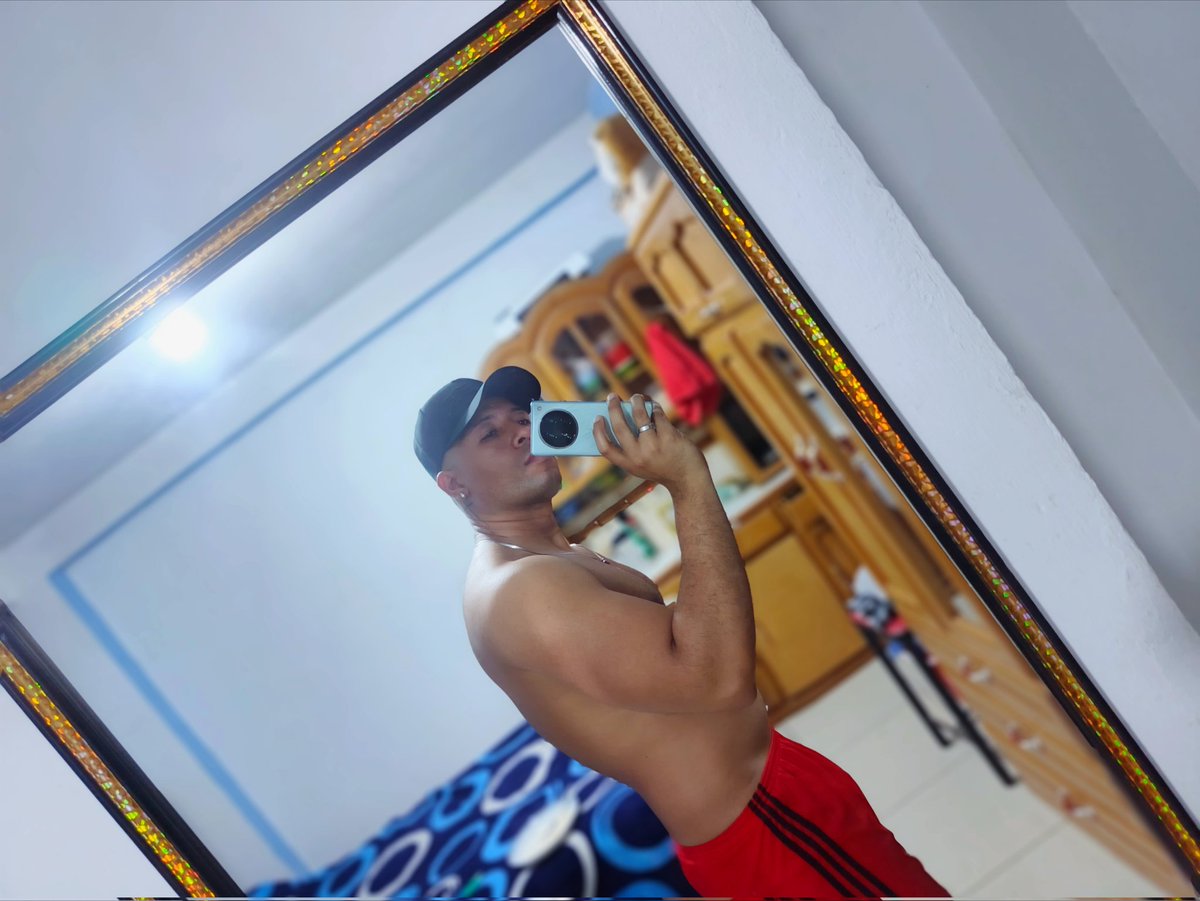 Gerardopal71239's tweet photo. Activo en la pista 😈 si o que? Bendito money 🤑🤑 no hace Feliz pero como ayuda.. https://t.co/DM3iyYUEFV