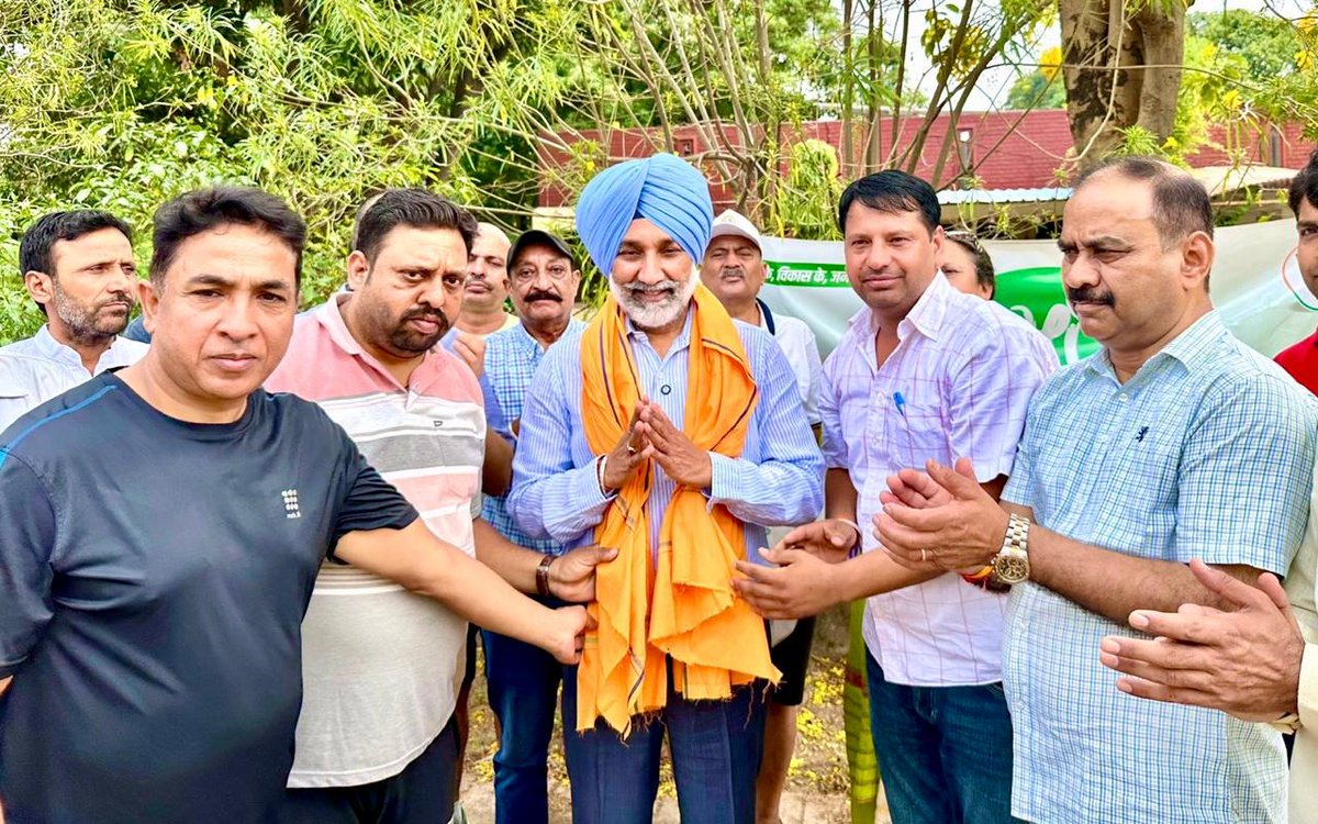 satnamsandhuchd's tweet photo. “पवन गुरु, पानी पिता, माता धरत महत।”

विश्व पर्यावरण दिवस के अवसर पर सेक्टर-7, चंडीगढ़ में भाजपा शहीद भगत सिंह जिला द्वारा आयोजित “एक पेड़ माँ के नाम” अभियान में सहभागिता की। यह अभियान आदरणीय प्रधानमंत्री Narendra Modi जी के पर्यावरण संरक्षण के संकल्प को समर्पित है।

मोदी सरकार के 12 वर्ष पूर्ण होने के अवसर पर प्रधानमंत्री जी के Mission LiFE के संदेश को आगे बढ़ाते हुए हमने पौधारोपण कर प्रकृति संरक्षण का संकल्प लिया। आइए, माँ के सम्मान और धरती माँ की रक्षा के लिए अधिक से अधिक पेड़ लगाएँ तथा आने वाली पीढ़ियों को हरित और स्वच्छ भविष्य दें।

#WorldEnvironmentDay #EkPedMaaKeNaam