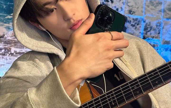 02zfics's tweet photo. #gets 🥵 https://t.co/0T7Not1yIY