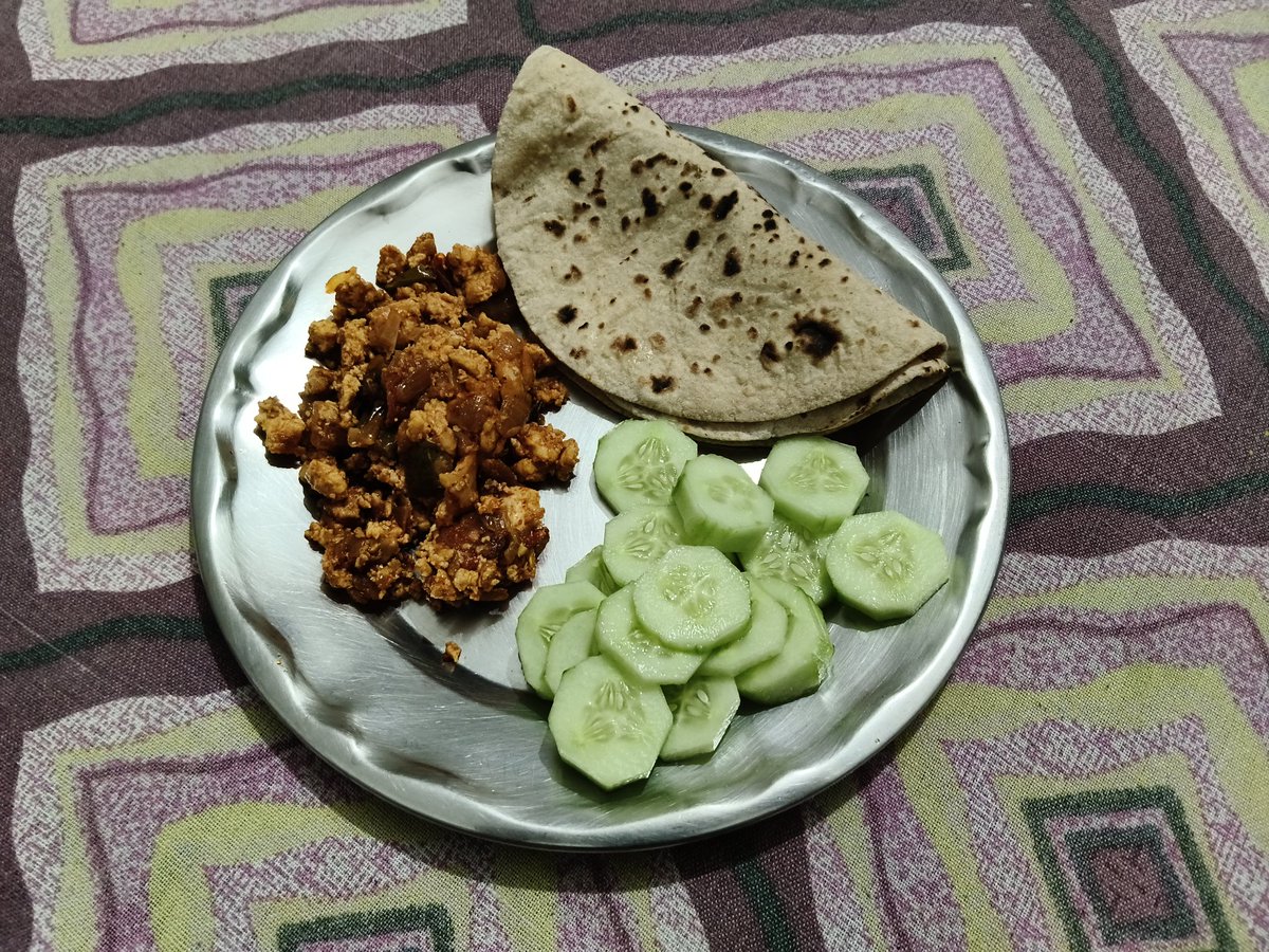 Paneer, cucumber and roti 😌