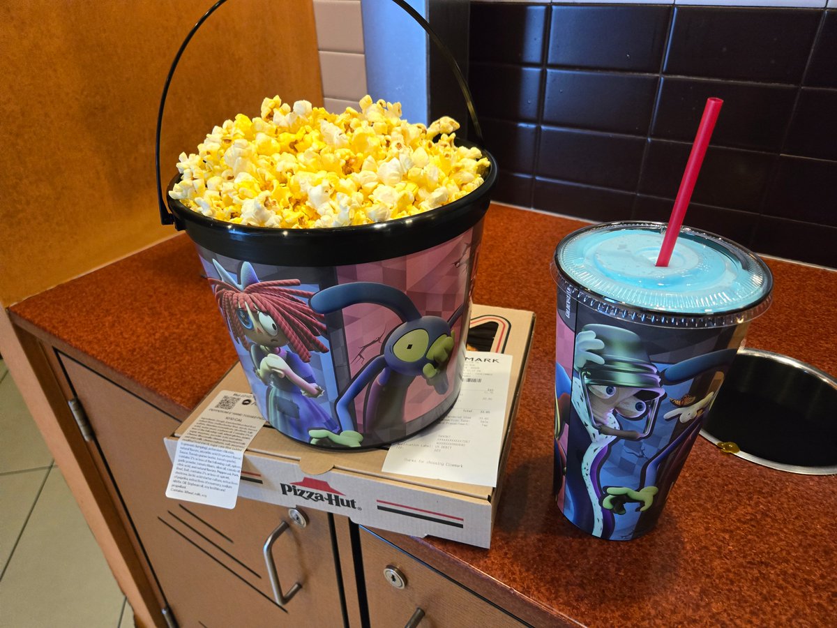 SeabassSebas's tweet photo. @glitch_prod It's a day I'll never forget, thanks for putting the final episode in theaters! https://t.co/obvxML58Ji