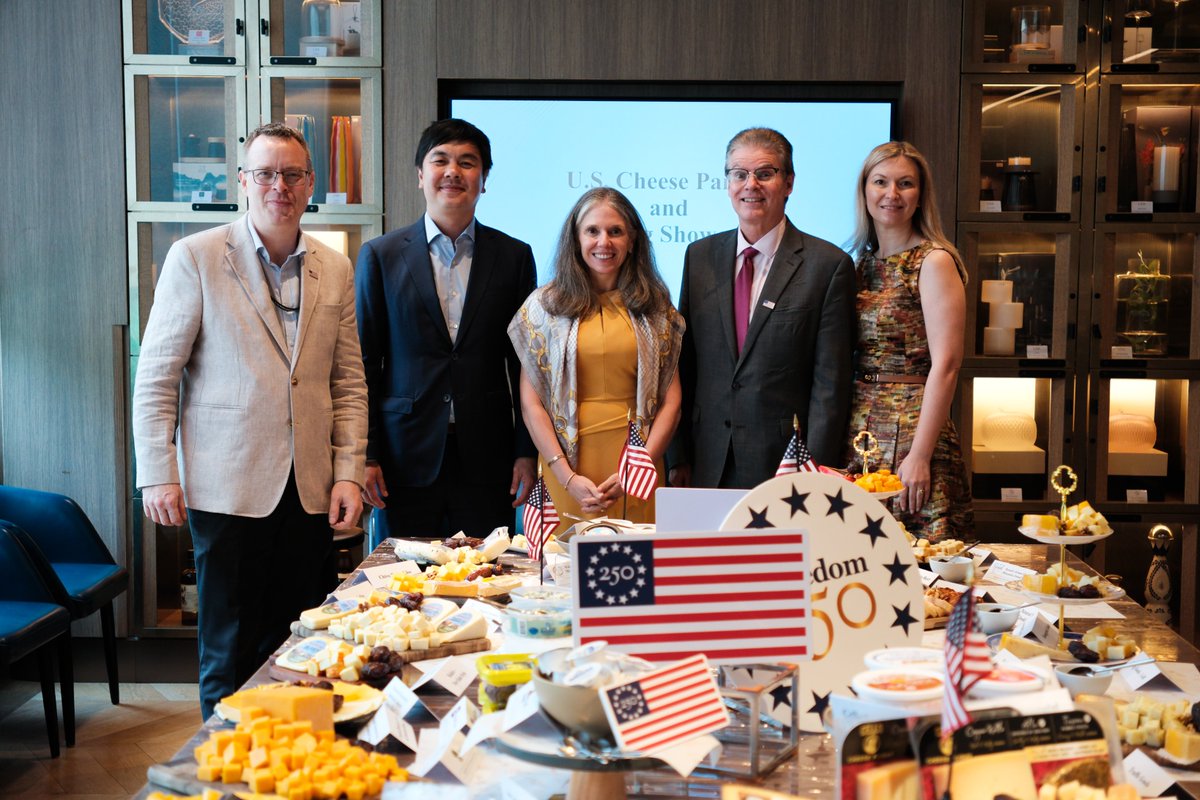 USAinHKMacau's tweet photo. The United States is the world’s largest cheese producer, offering more than 1,000 varieties enjoyed around the globe. It was a pleasure to showcase American cheeses and other premium U.S. ingredients to Hong Kong chefs and food retailers. In a city renowned for its vibrant food culture and world-class restaurants, including one of the highest concentrations of Michelin-starred dining in the world, American products continue to earn a place at the table. – CG Julie #CGJulieInHK #Freedom250