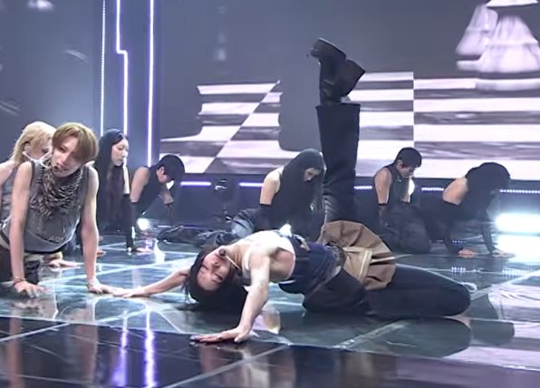 Rui_nabi's tweet photo. RUI DID THAT IN JEANS!!! IN JEANS!!! https://t.co/U6XKnUsPEK