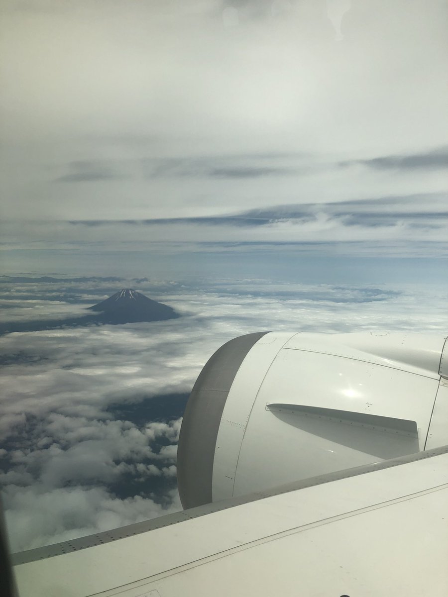 shige978's tweet photo. 久しぶりの🗻やはり存在感違うなぁ！
今日はお呼ばれしたので向かってます😄 https://t.co/bdRb9ltIl6