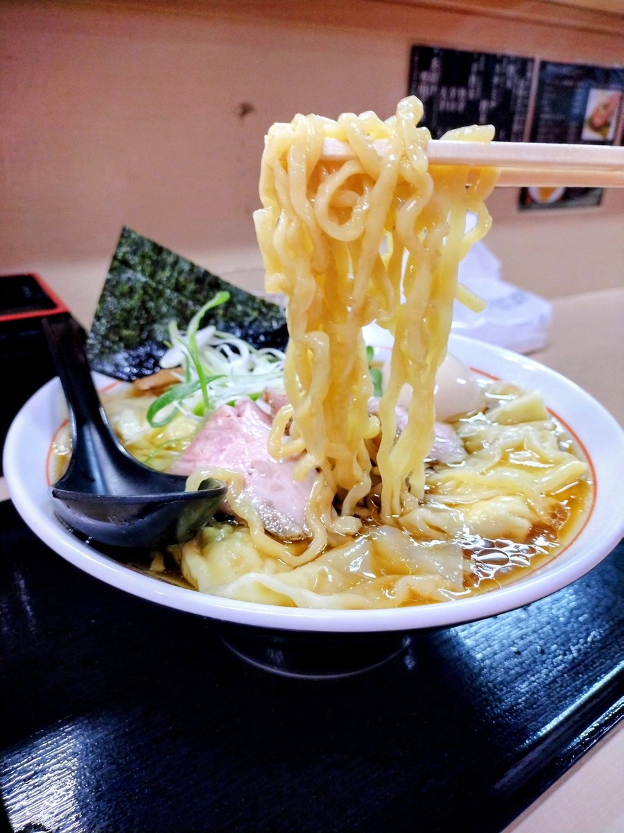 Silencesuzuka5O's tweet photo. 手揉み中華そば いしま@さいたま市/与野本町駅
✦Wワンタン中華+味玉
不意にやってくる“雲呑ﾜﾝﾀﾝちゅるりんシタイ病”に発症しました…
てなわけで即効性治療には定評があるコチラへ🤭
シコい手揉み麺によく絡む 清スギル鶏ガラスープ🤤💕
優心極まる親しみやすい中華そば…正にエモーショナル🫶 https://t.co/69kXqSa1g0