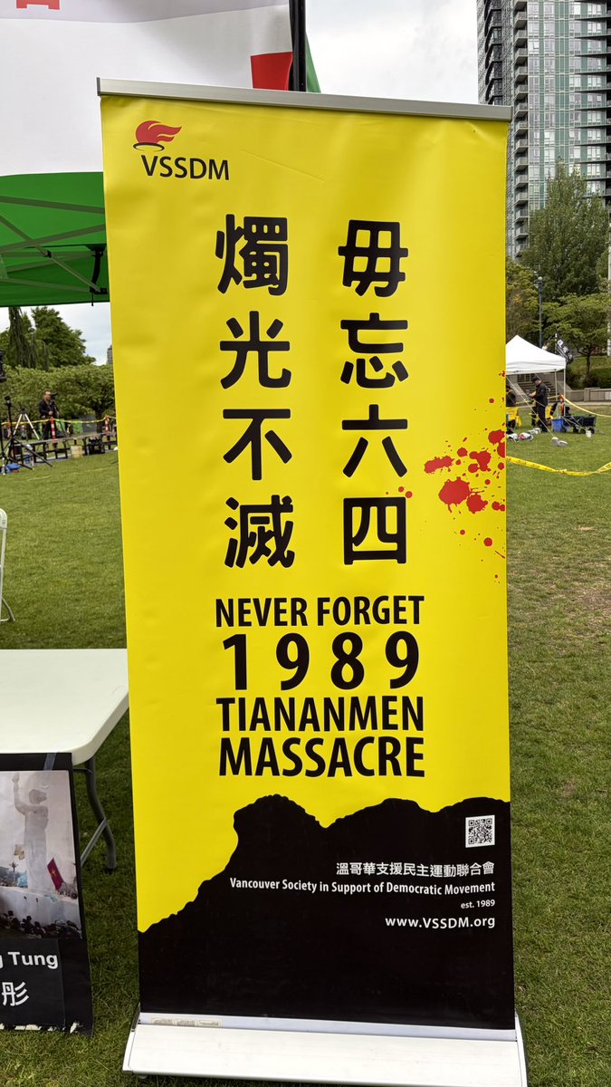 JasonXieBC's tweet photo. What happened on June 4th, 1989 in Beijing shall be commemorated and never be forgotten. Democracy and rights to peaceful protest shall always be upheld and protected.

May candles be lit for remembrance and justice.

#TiananmenSquareMassacre #Justice4Peace #June4th https://t.co/QZ7p8QkxkD