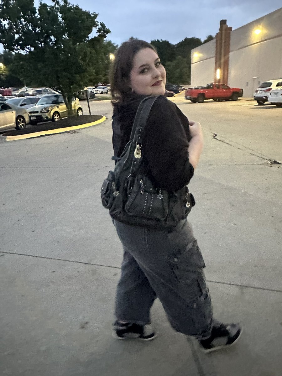 emharps98's tweet photo. Look at how fucking GORGEOUS my wonderful girl is! I am awestruck every day 🥹🥰 https://t.co/StWtqigIqw