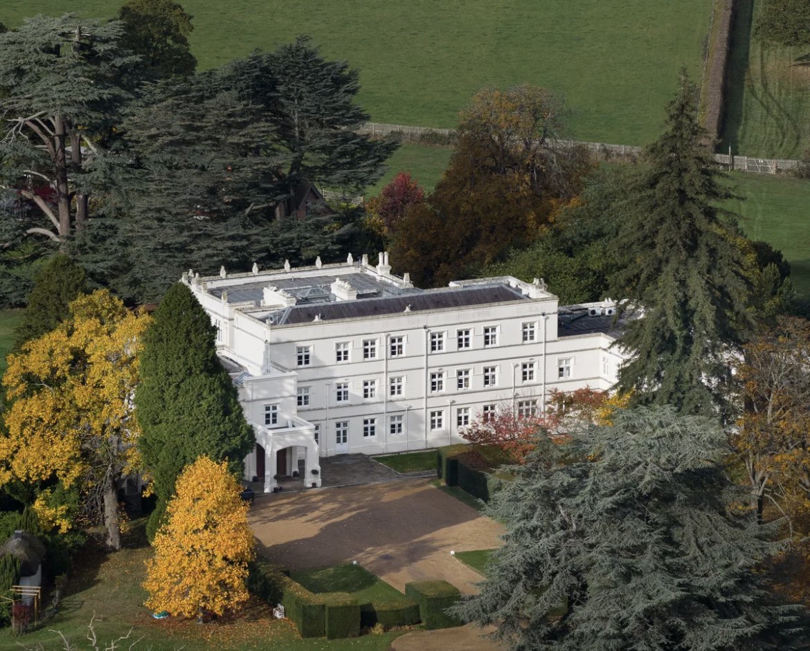 vicderbyshire's tweet photo. Ex-Prince Andrew & his family had 12 properties, owned by the Crown Estate or the Royal Household, acc to the National Audit Office

3 of those properties he sub-let - the report doesn’t say how much he got in rent, but Palace sources suggest he rented them to staff or retired staff & the amount was only enough to cover running costs.

Whatever the amount, it went to directly to Andrew rather than the Crown Estate, which would pay its profits back to the Treasury