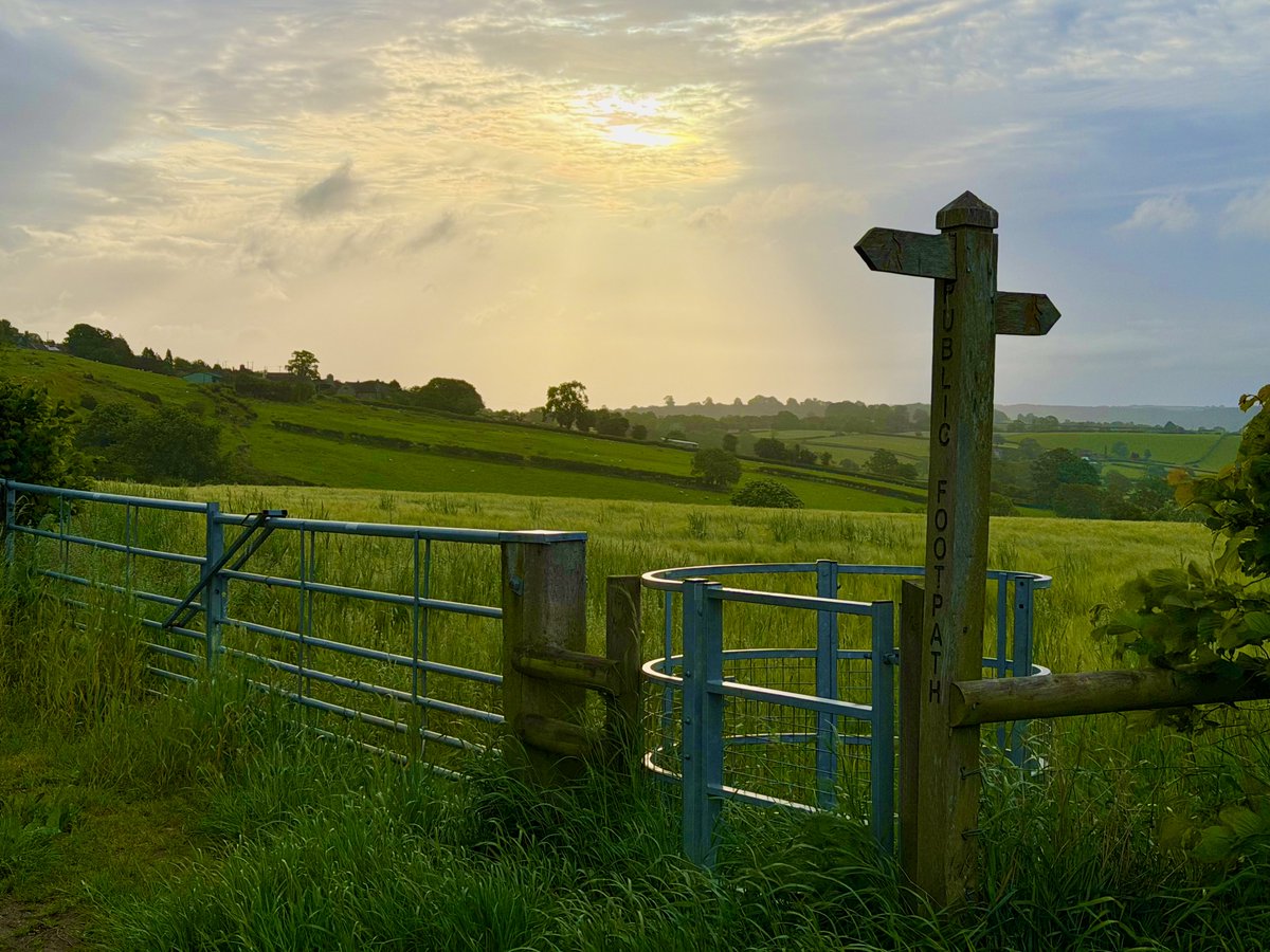 Aneedtopaint's tweet photo. The sun finally making an appearance! #Shropshire https://t.co/aiPTvSIwfs