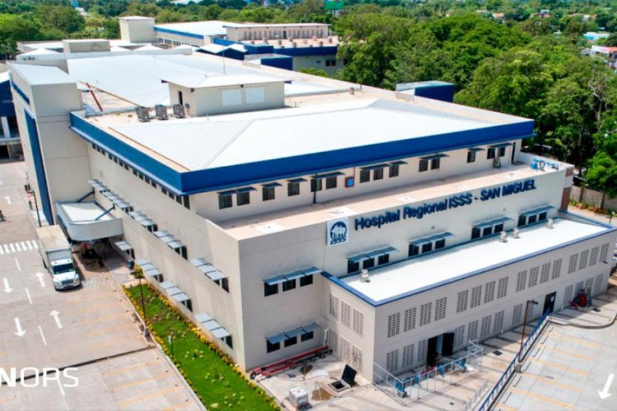 roquemocan's tweet photo. Yo digo que está bien que haya un nuevo hospital, siempre falta (aunque 7 años después). Lo que no entiendo es que digan que es el non-plus ultra y vienen dominicanos y hondureños a  comentar. Pero hay hospitales más grandes (San Miguel) o igual de grandes (Mujer) y no pasó eso? https://t.co/nyFEcqV4Sv