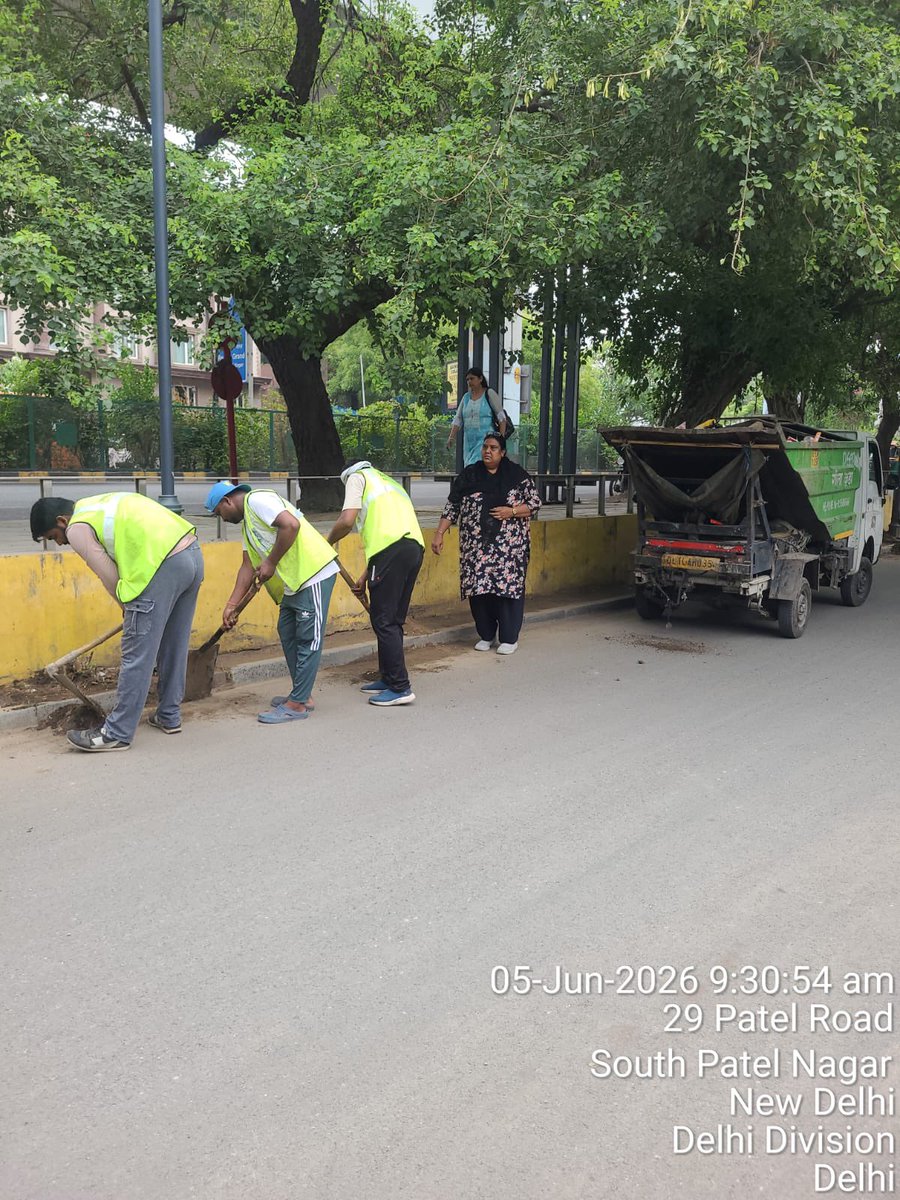 kbzdc's tweet photo. Clean streets, healthier communities!

Intensive sweeping operations were carried out to remove dust, litter, and debris from roads and public spaces, ensuring cleaner surroundings and improved civic hygiene. 

#SwachhDelhi #MCD #CleanStreets #PublicCleanliness #DustFreeRoads https://t.co/eXvWicdNqn