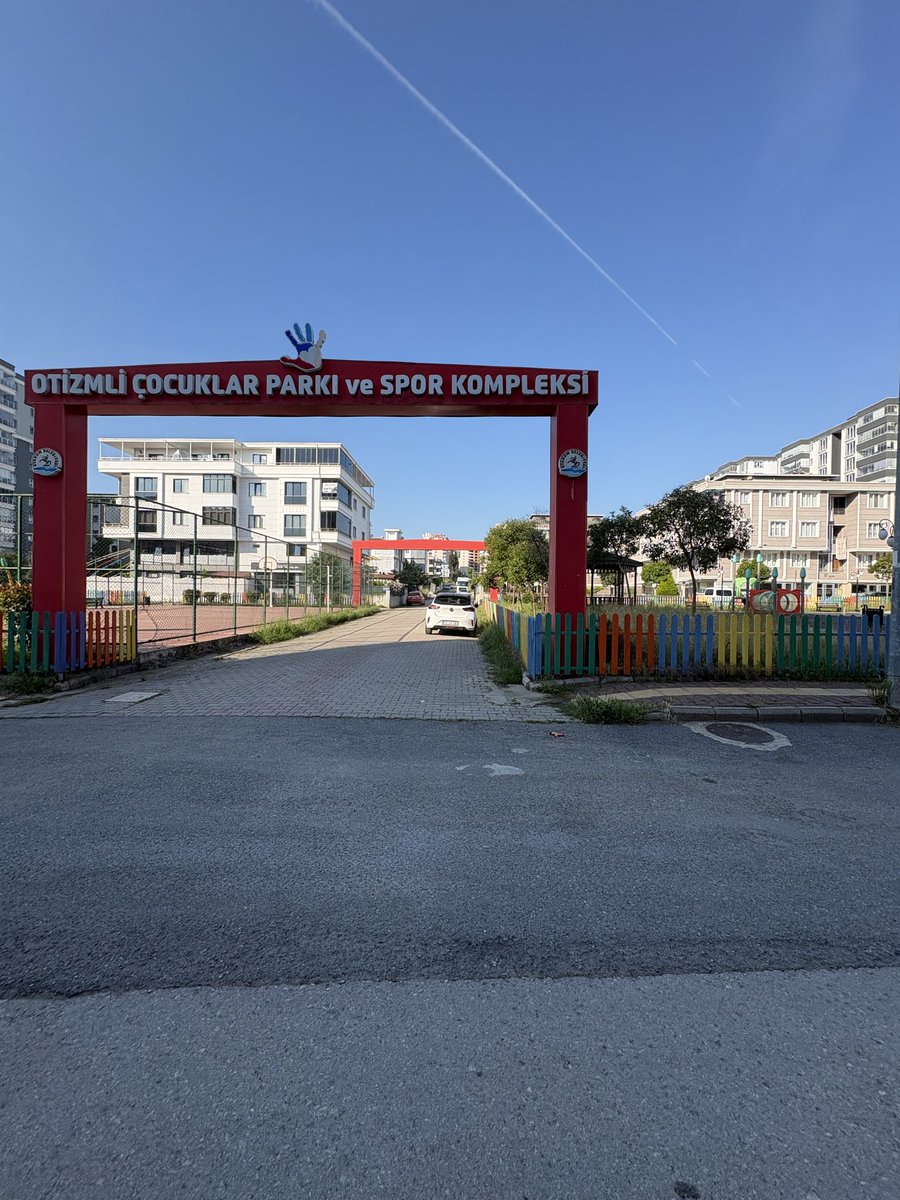 smdcl95's tweet photo. Atakum "Otizmli Çocuklar Parkı ve Spor Kompleksi" mi yoksa yabani ot ormanı mı belli değil! Aylardır tek bir çim dahi biçilmemiş, çocukların oyun alanlarını otlar esir almış durumda. Çocuklarımızın sağlığı ve güvenliği bu kadar mı değersiz? Acil çözüm bekliyoruz. @atakumbeltr https://t.co/XMSQTcTVCW