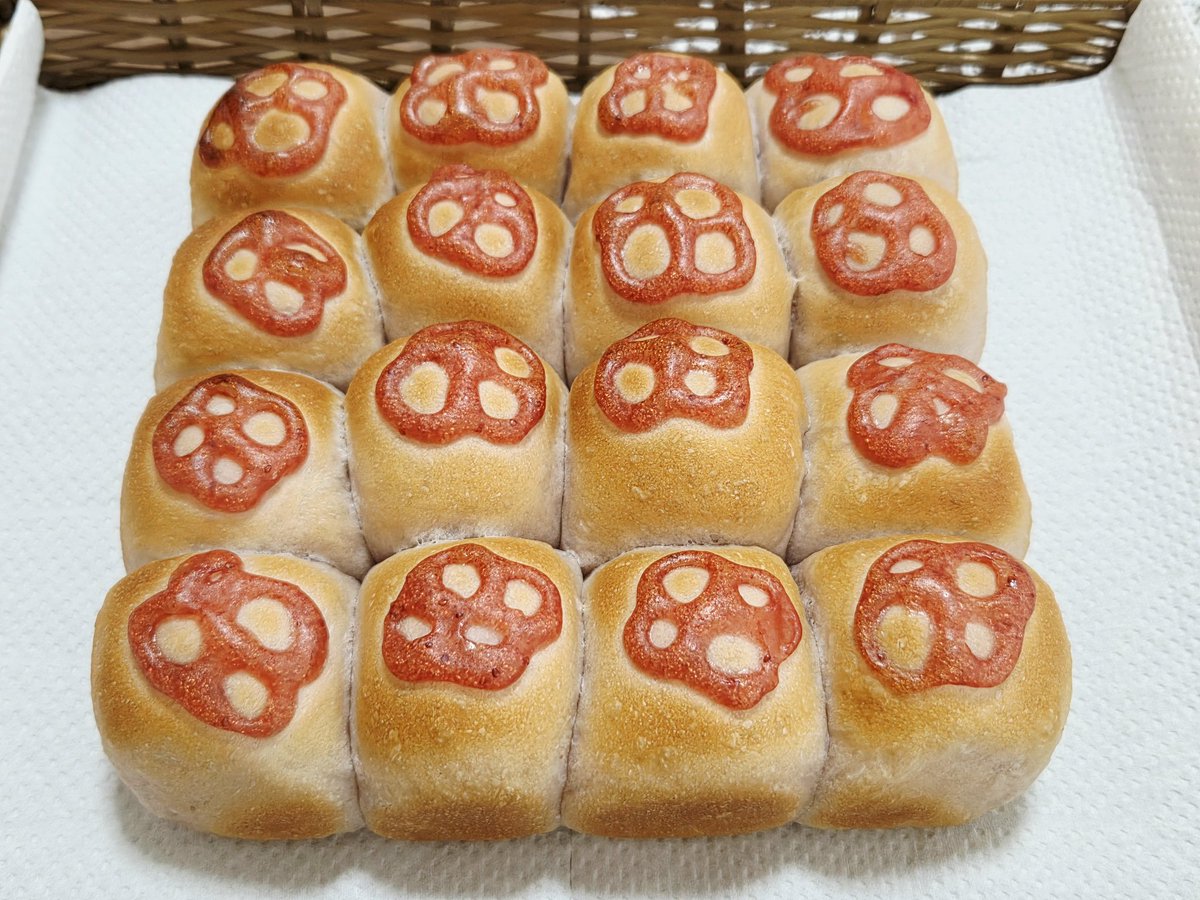 NociXx's tweet photo. ベリーベリーちぎりパン🍓
レッスンでとっても可愛らしく作ってもらえました💕

これがなにより幸せ🍀

#パン #パン作り #パン教室 #ホームベーカリー #手作りパン #簡単パン https://t.co/GNG7haolQR