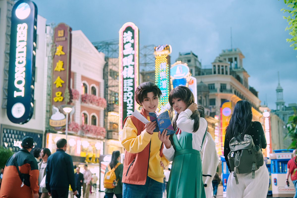 U_hokushin's tweet photo. 上海鱼人传说杀人事件圣地巡礼（2）
金田一一：U
七濑美雪：茶子库
摄影：翠翠

新世界（天桥已拆除）
南京东路 https://t.co/oc8LEpZQrs