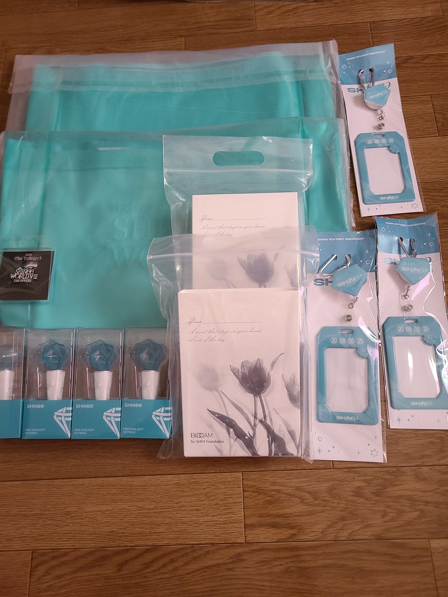 ShinyF408's tweet photo. 2026 06.07(日曜)
SHINee WORLD VIII :[THE INVERT] 
ベルーナドームにてグッズ原価提供いたします✨ウォン払い可 ご希望のかたはDM下さい

ピチナ: フレグランスハンドクリーム
6,800円

ミニペンライト 3,300円

ホルダーセット オニュ テミン
2,700円

バッジ 1050円

#SHINeeWORLD 
#THEINVERT https://t.co/xBKBhrdtXG