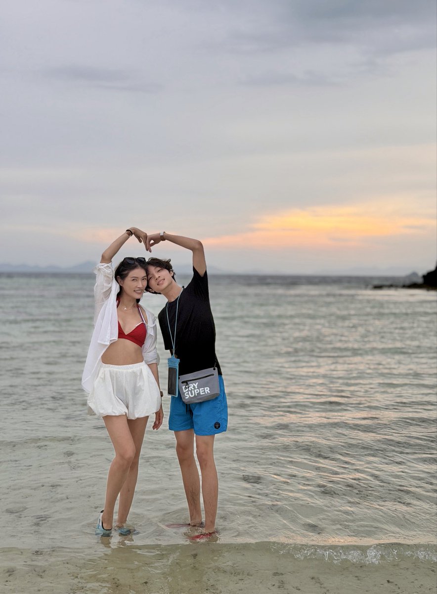 amberchia's tweet photo. It’s the end of our Krabi trip. 🌴✨
Thank you for bringing so much joy, laughter, and love into my life. I hope you enjoyed this trip, Ashton. ❤️Mummy loves you so much and will always cherish these beautiful memories with you. 💞
感恩即��分开以后，我们依然能够为了孩子成为朋友💔 https://t.co/tQ8t1Mrfpj