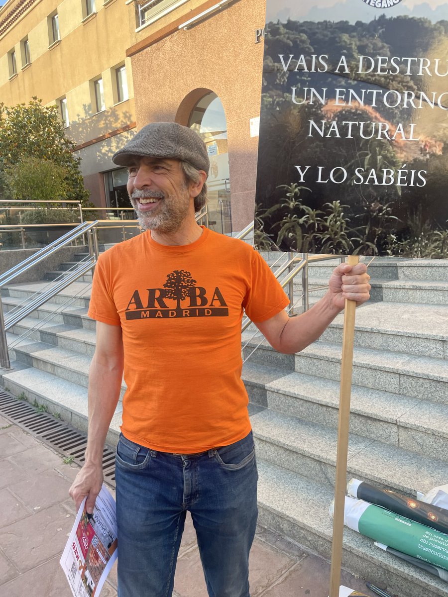 POZCAVIR's tweet photo. El desprecio a escuchar a los vecinos de Humera, Montegancedo y Avenida de Europa-Aravaca por parte del @ayto_pozuelo nos ha forzado a acudir a la justicia, que sí nos está escuchando. Ayer fuimos a decirlo en alto ante el ayuntamiento los representantes de los 3 frentes abiertos https://t.co/Q27XVfTvlQ