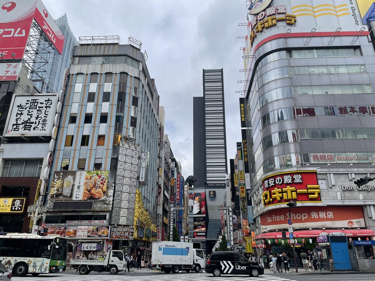 aki0158's tweet photo. 今日は通院日なので新宿へ。
ついでに前から気になっていたアゴだし高橋で期間限定のオマールエビ冷やし麺を食べた。味はすごい凝縮されて舌に絡みつく感じはなかなか。での今日は若干肌寒いので暖かい麺にすればよかったのに期間限定に弱い俺(笑)あと半袖で出かけたのも失敗。通常のは次回かな〜 https://t.co/D3MwXGNnQg