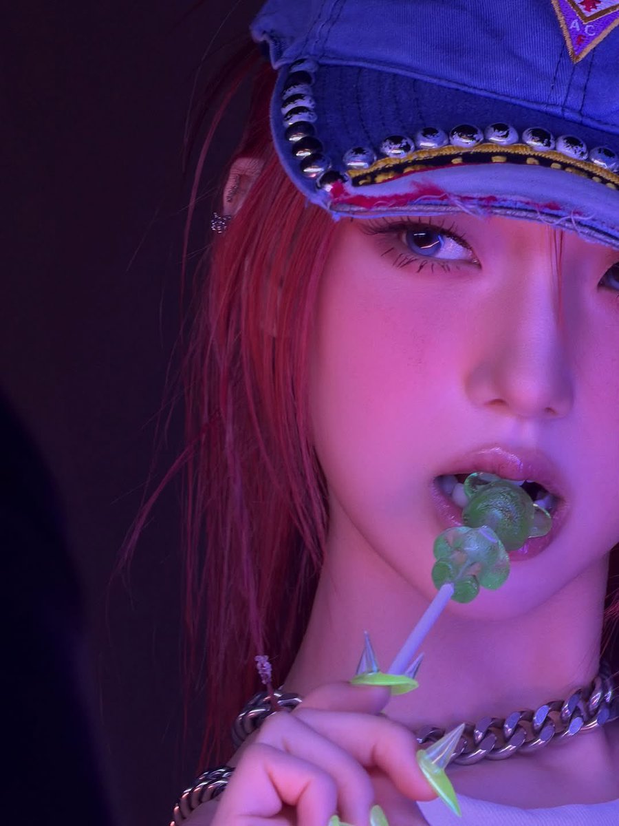 jiheol's tweet photo. Beware: it’s nothing because nails couldn’t slip but it’s so cool.. unchild preps might also be having cool nails and biting sweet candies instead of colorful lollipops. Still being the peculiar who likes neon &amp; jazzy things as I am stripped unchilded. Never let them rip that. https://t.co/SGAGPJ650n