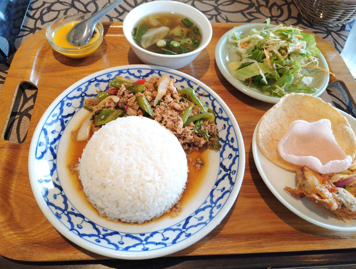 55iui's tweet photo. ガパオライスのセット、どれも美味しかった https://t.co/4AmC6LTsl3