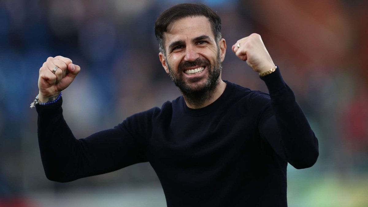 MasQueFCB's tweet photo. "🚨 ¿Cesc Fàbregas futuro entrenador del Barça?
​Suena con fuerza como candidato para relevar a Flick cuando llegue el momento. ¿Os gustaría verlo en el banquillo? 👇
​#FCBarcelona #CescFabregas #MasQueFCB" https://t.co/Qkj2V2973D