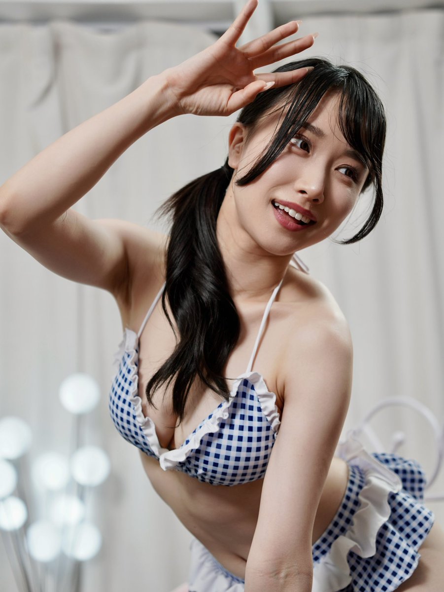 JJ_dog69's tweet photo. 当日のイベントは夜12時まで
安達はかなり疲れているはずなのに、笑顔で本当にプロだ🫡

この時の私にできるのは、応援（布教）することだけ

安達夕莉香港撮影会 第三部 part2
2026.05.30

@yuuri_adachi 
@adachi_yuurisub 
@HikariEvent 
#安達夕莉 https://t.co/l770aQwA53