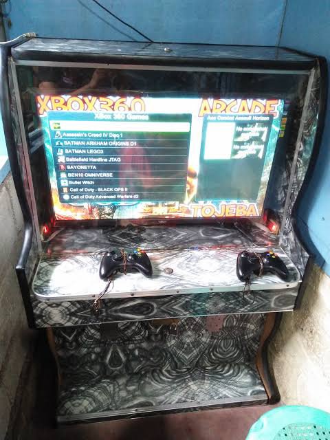 RedZap93's tweet photo. @haalaphrodyke "Hehe rich kid"

Behold, everyone can play 360... Also, I never seen crt tv in this setup... https://t.co/Xw4i1tFVUv