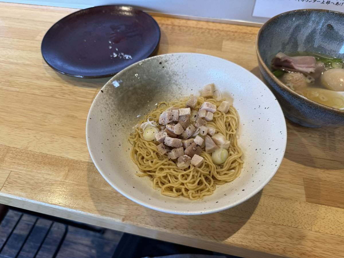 KuMu_sake's tweet photo. 中華そば　ひしお

マジで行ってみたかったけど営業日、時間的になかなか行けてなかったところ

すんごい美味い、今まで食べたことない味でした。
限定系も面白いと思うし醤油も食ってみたいしまた来たい https://t.co/9SQLcvGzbD