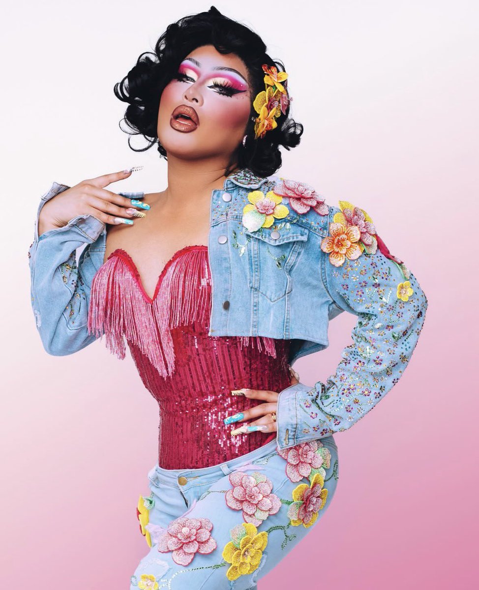Drag_Crave's tweet photo. Salina EsTitties, Mystique Summers, Morphine Love Dion &amp; Morgan McMichaels look amazing for BuzzFeed Celeb. https://t.co/NIyWnywZZf
