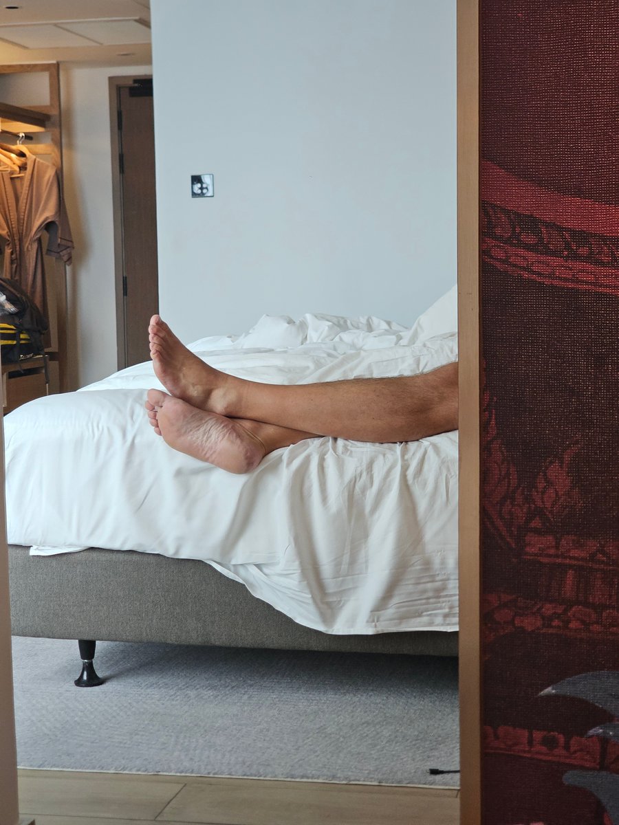 Smthingclever2's tweet photo. Size 14s up enjoying luxury 

Its better when you're beneath them https://t.co/TyuOF1DxRj