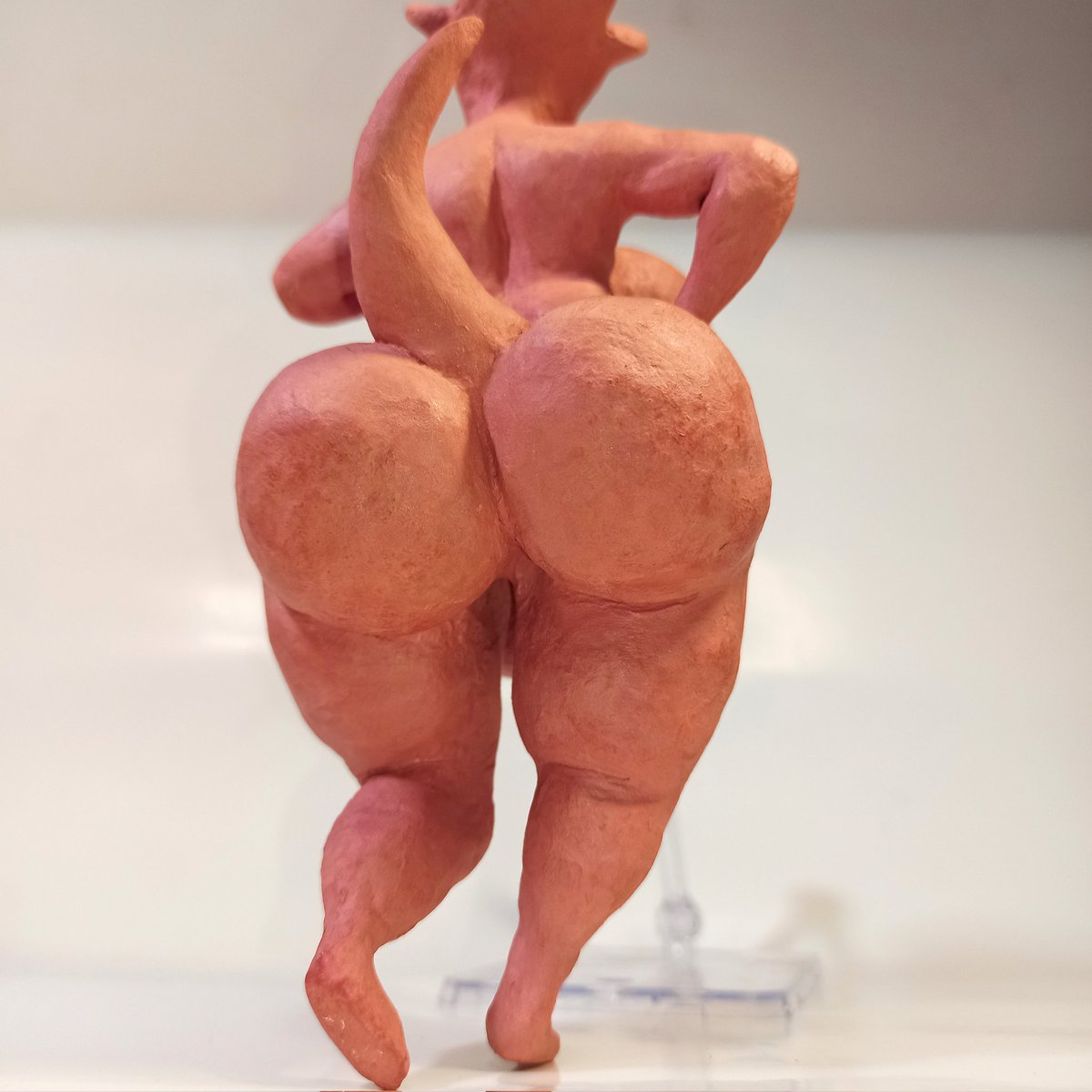 phantrieuxpreg's tweet photo. Clay statue I made a year ago, one of my "biggest" masterpieces
#art #mayternity #furry #pregnant https://t.co/g6ymn5PDvr