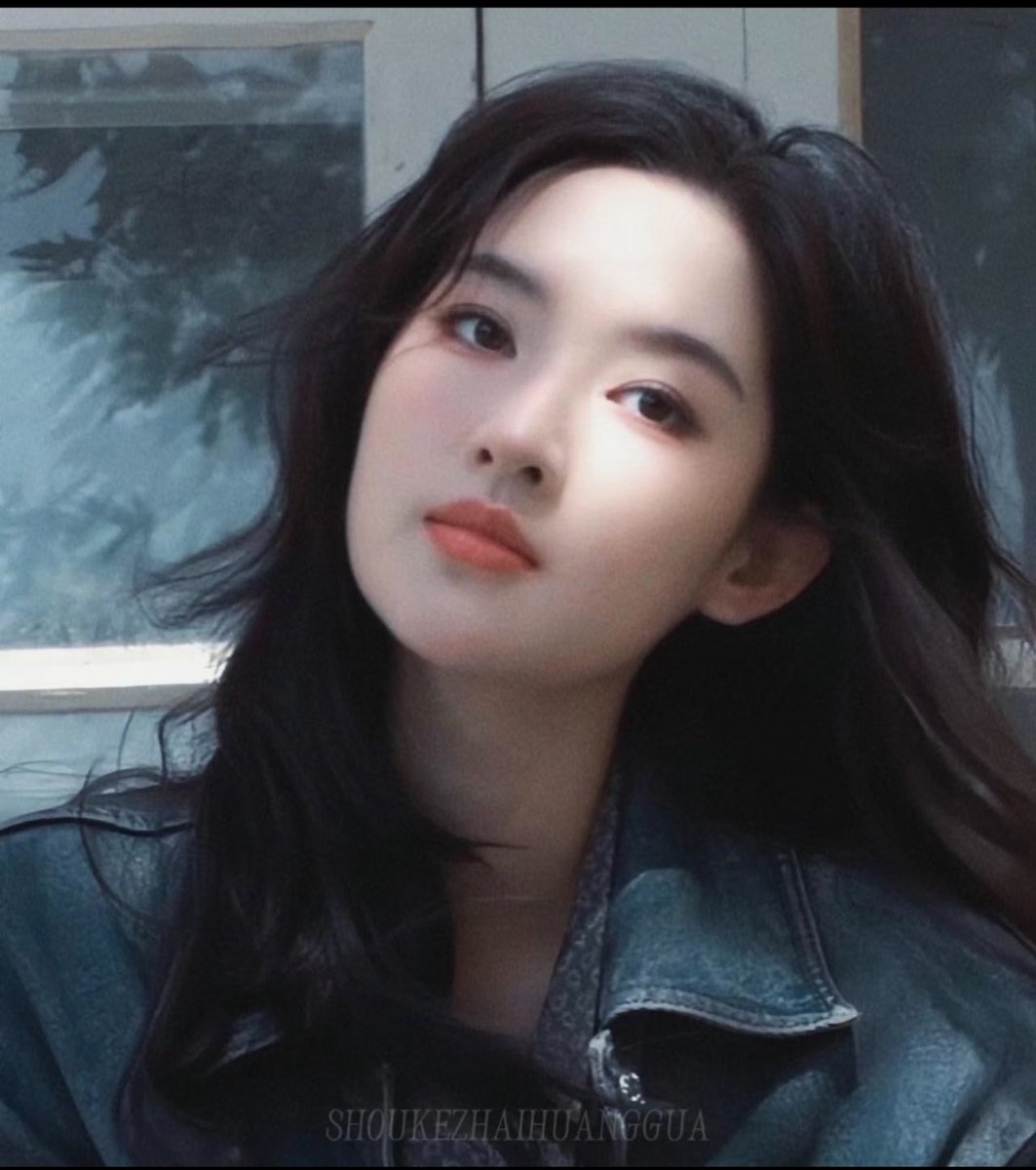 Camil3775's tweet photo. 🍓Urban drama #SpringtimeInASmallTown

Base on novel of same name by Xiu Tu Cheng

Cast: #WangYuwen #ZhouKeyu

Filming: Early July

Struggling FL returns home and rejects blind date unaware ML her former classmate has loved her for years, second chance, yearning and unspoken love https://t.co/hTBo6Tpldy