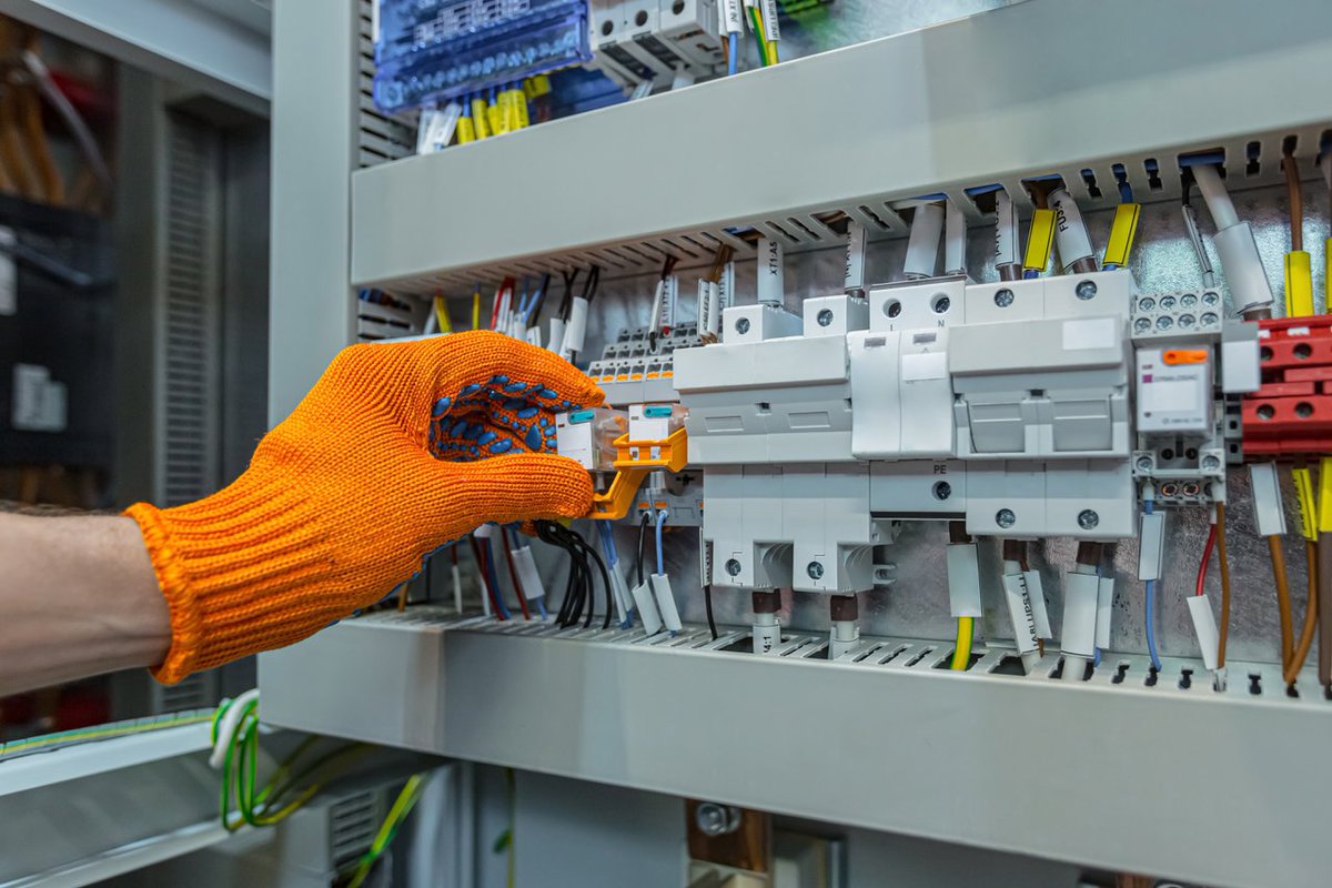 PTTrainingUK's tweet photo. Do I Need Surge Protection In 2026? A Practical Guide To SPDs
https://t.co/FcAdaO8ME4 https://t.co/oRcgId8o2B