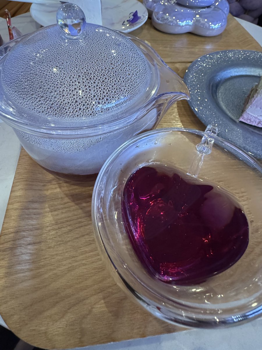 USJ4903's tweet photo. ランチした お店向かいにあるカフェ
ドーナツ食べたかったけど売り切れ🥲
めちゃBTSしてました✨
 #新大久保  #ボラカフェ https://t.co/A7fBKFcGcH