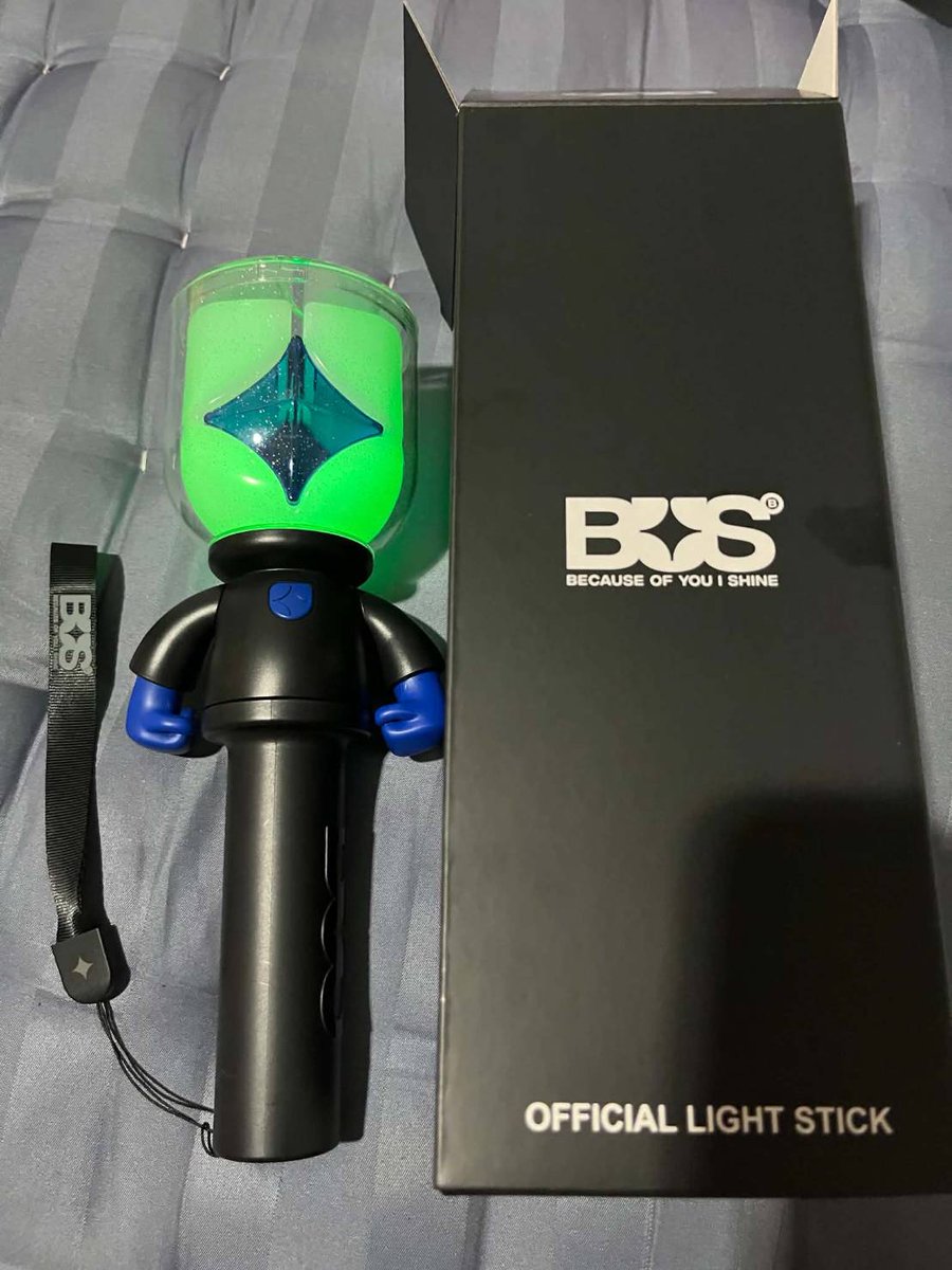 ThaiiKP's tweet photo. ปล่อยต่อแท่งไฟ bob ใช้ไป 3 ครั้ง 1490 บาท สนใจเพิ่มเติม DM ka #ตลาดนัดBUS https://t.co/uMMSjMNNIM